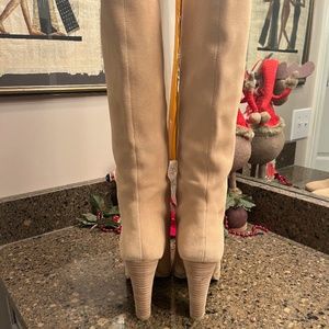 Dolce Vita, size 9, beige suede